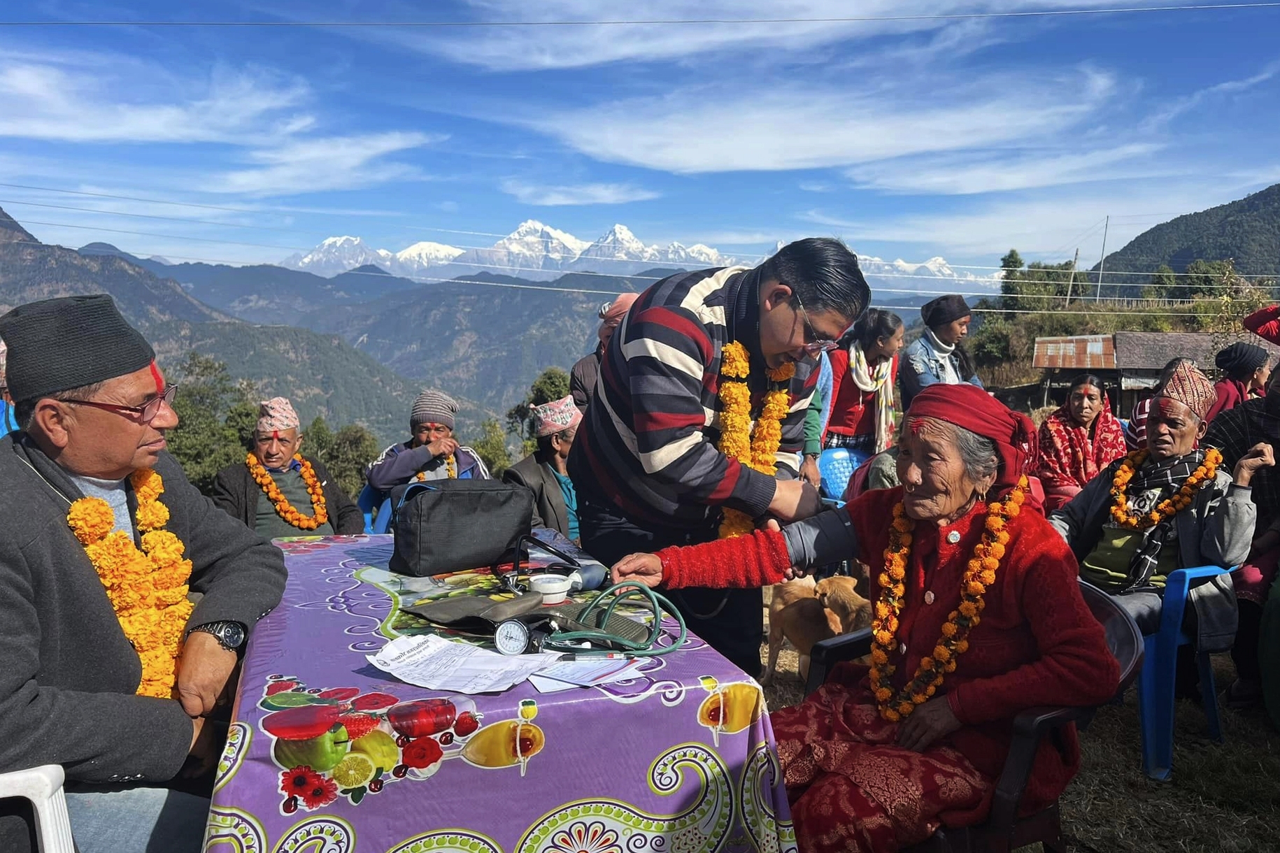 ज्येष्ठ नागरिकको घरमै उपचार, गाउँमा विशेषज्ञ स्वास्थ्य शिविर